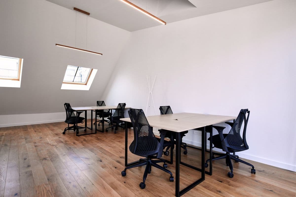 MOMENTUM COWORKING