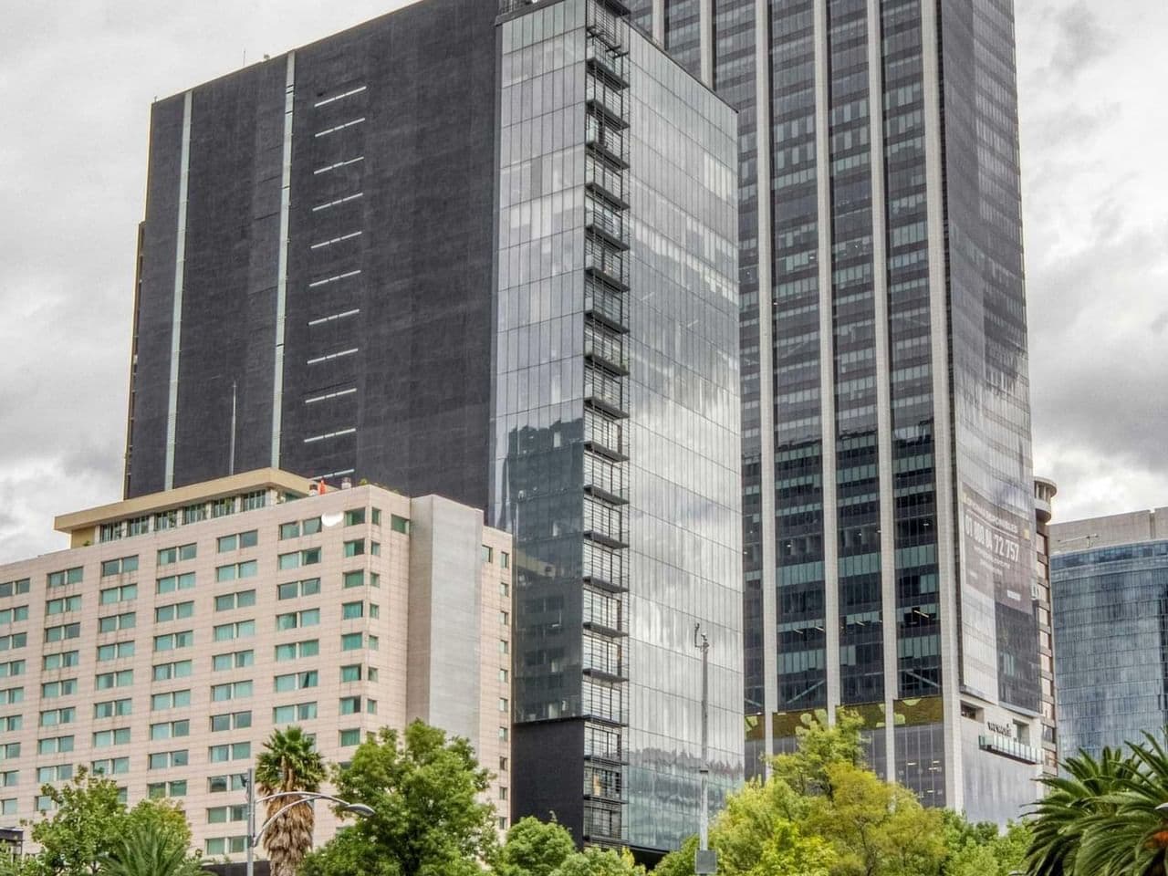 Regus - Magenta Tower
