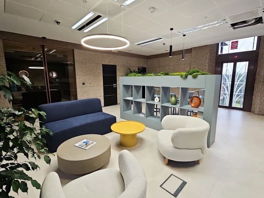 Regus - Luca de Tena