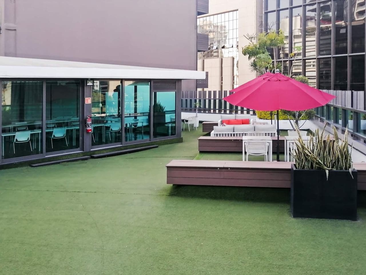 Spaces - Calle Arquimedes 15