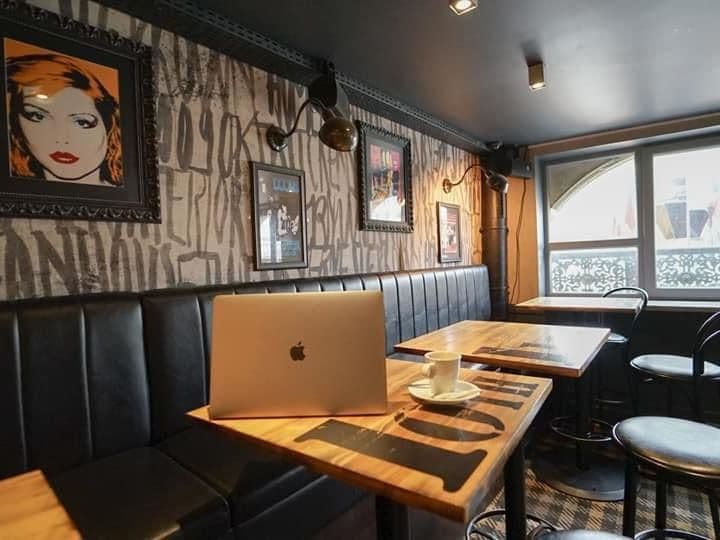 Station W, le Pub Saint-Michel